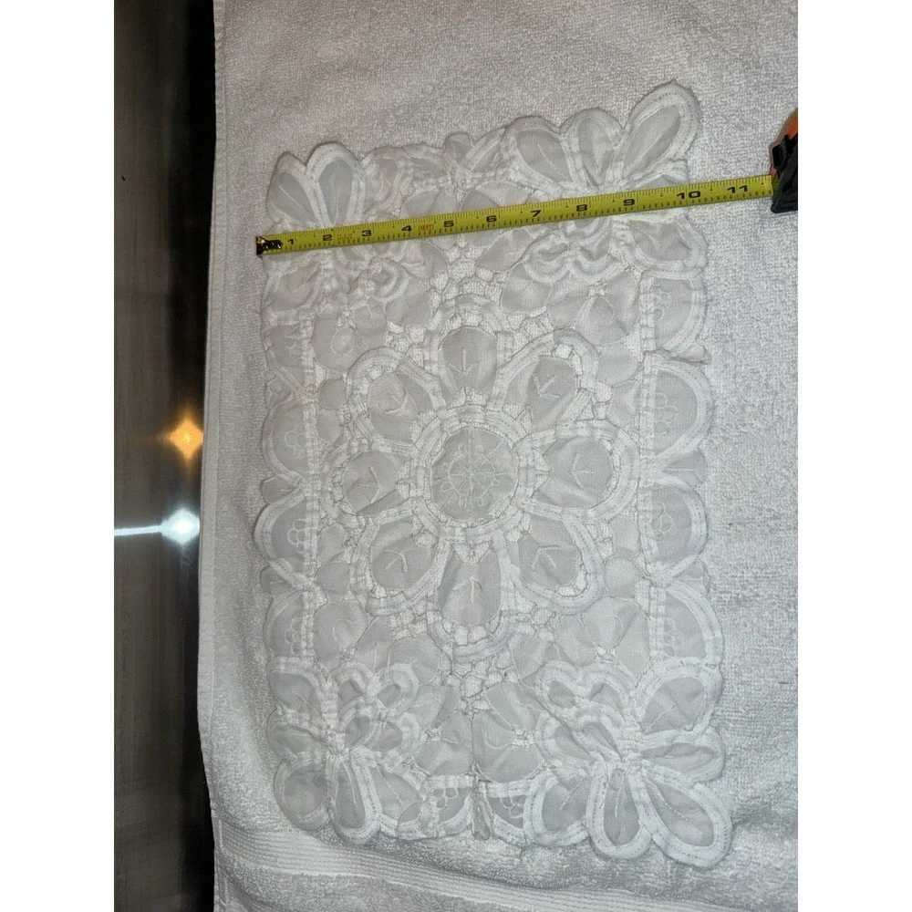Vintage Doilies Lot Of 2 One Rectangular Dresser‎ Doily And One Large Round